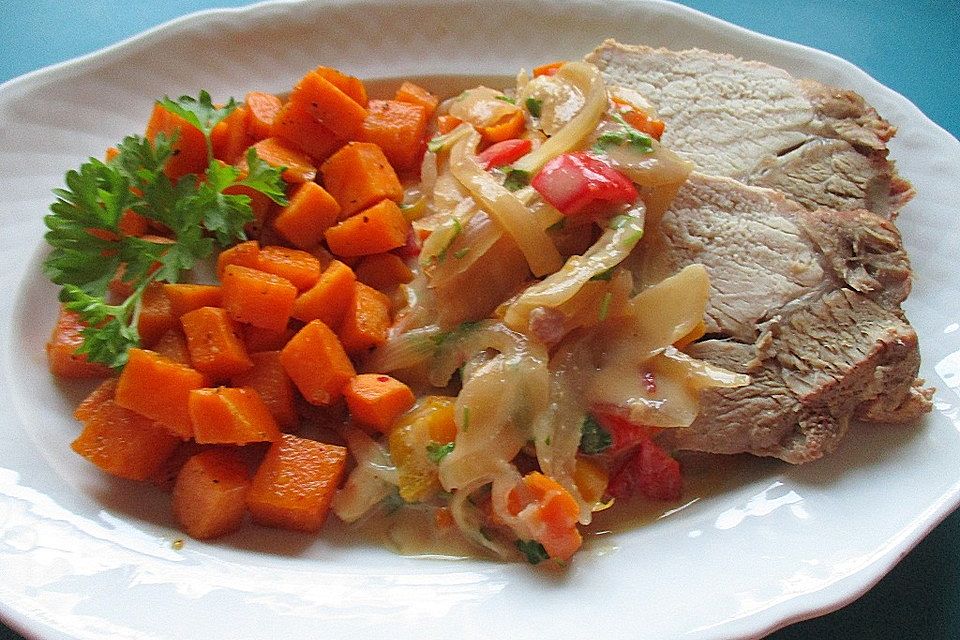 Schweinerücken mit Zwiebeln und Paprika in einer Brunch Mango-Chili-Soße