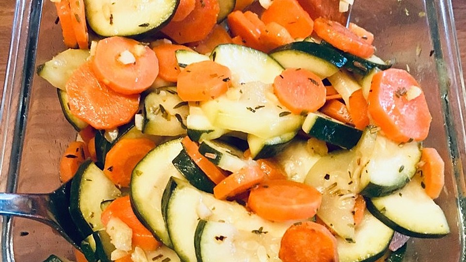 Herzhaft Susser Zucchini Mohren Salat Von Clemons Chefkoch 