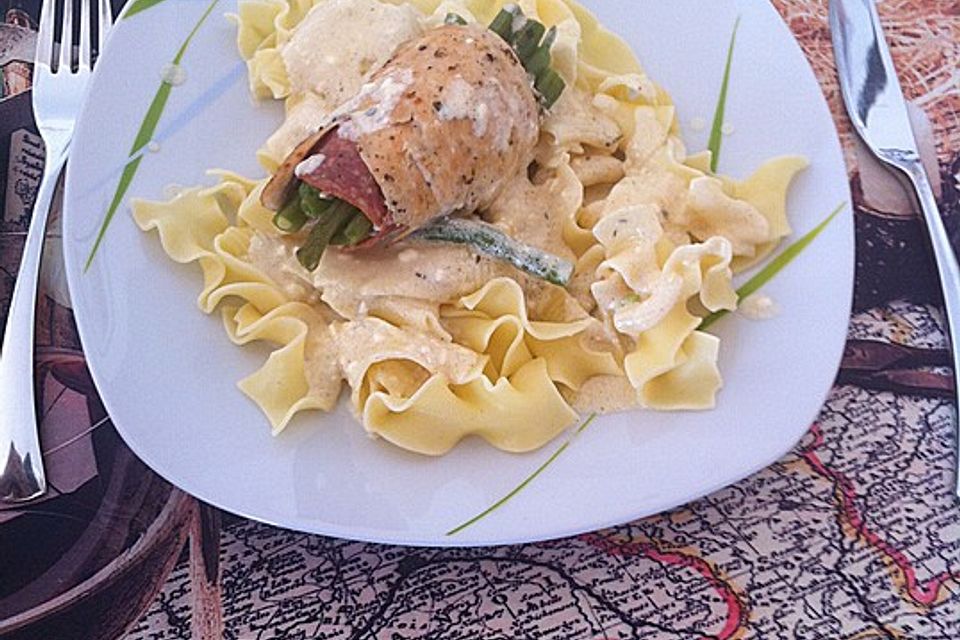 Hähncheninvoltini mit Tagliatelle und Mascarpone