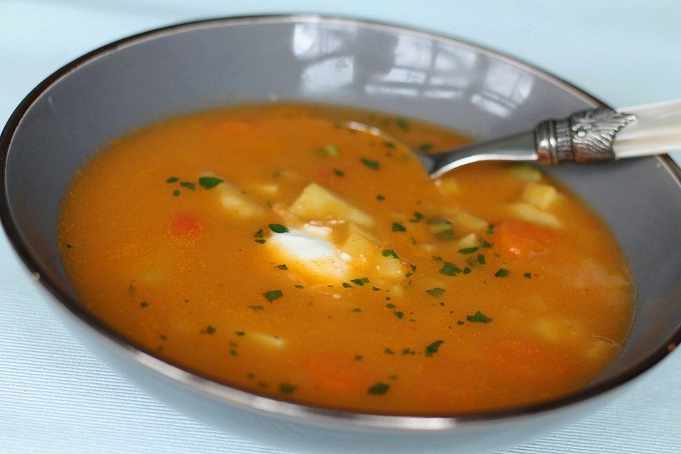 Sommerliche Gemüsesuppe alla Tina