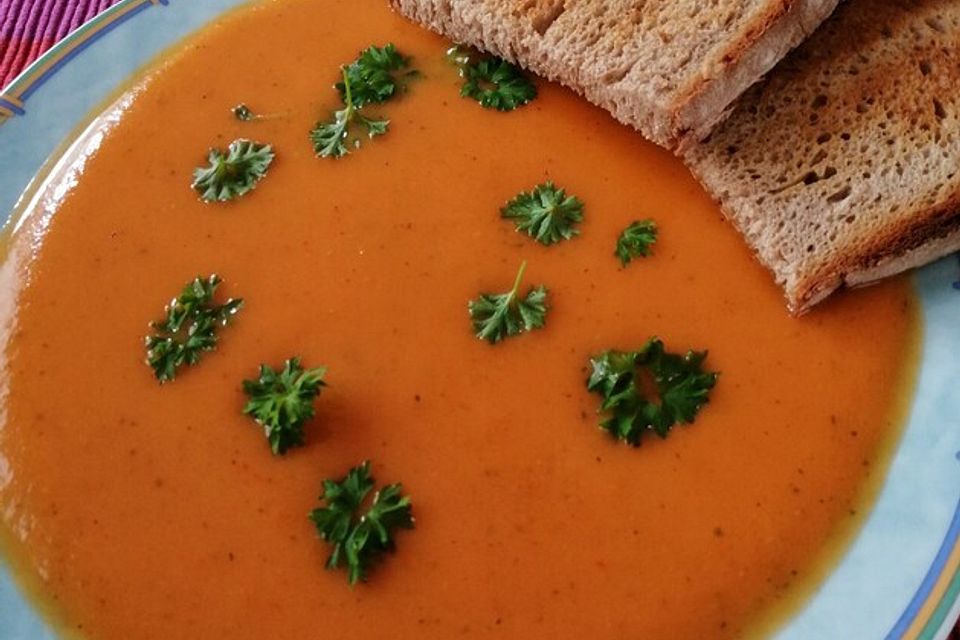 Sommerliche Gemüsesuppe alla Tina