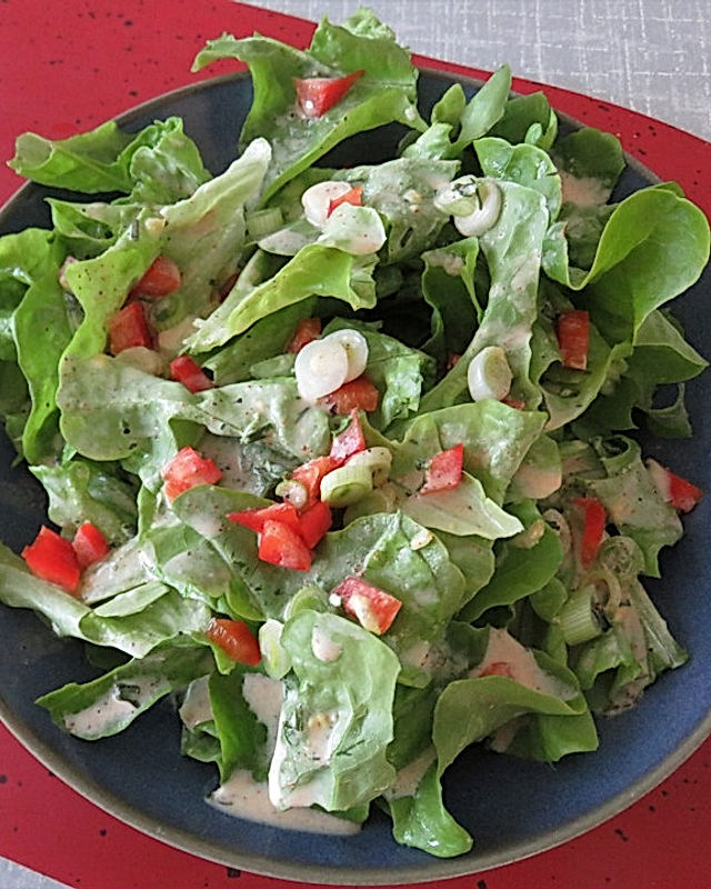 Eichblattsalat in Molke-Senf-Dressing
