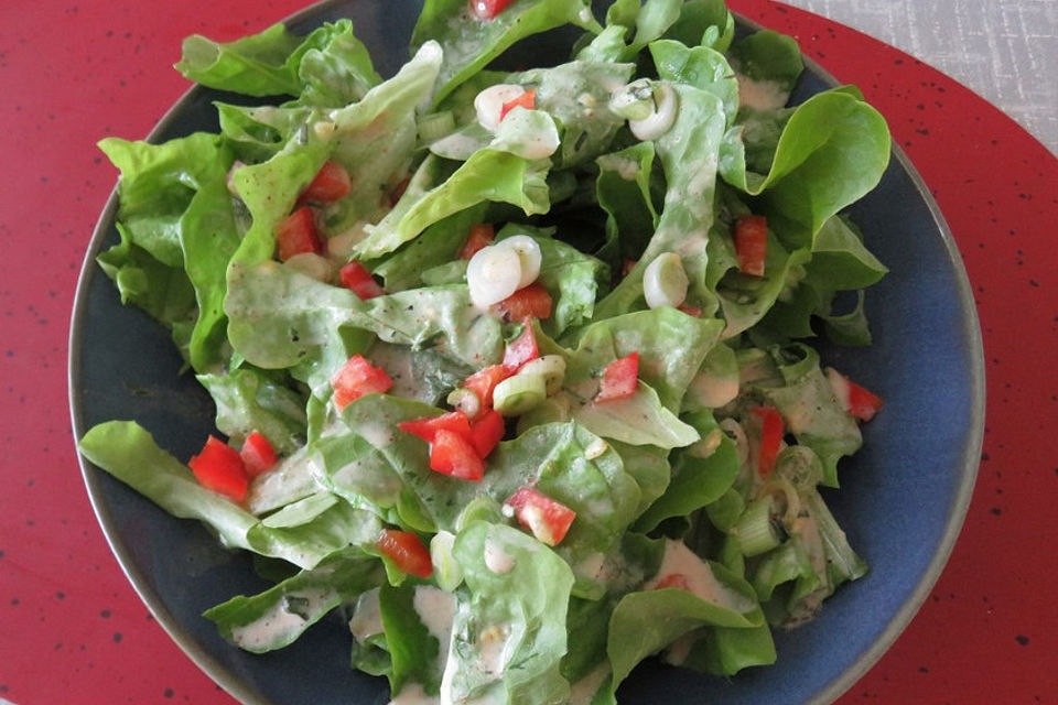 Eichblattsalat in Molke-Senf-Dressing