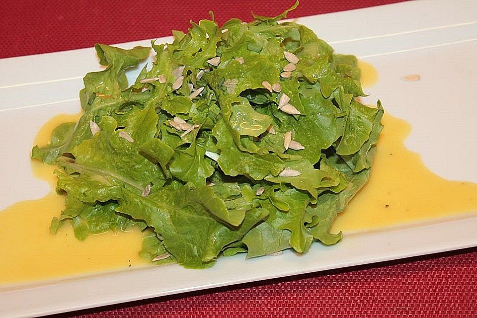 Eichblattsalat in Molke-Senf-Dressing