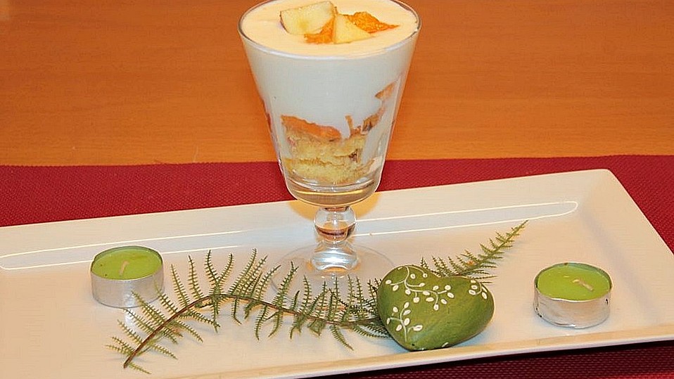 Trifle mit Aprikose, Apfel, Biskuit und Kefircreme von patty89