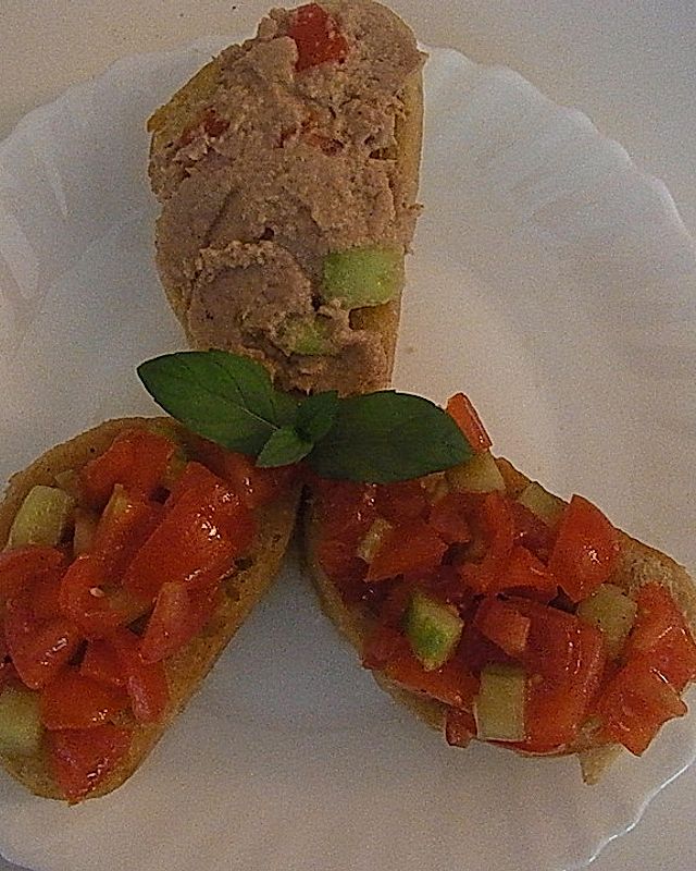 Gurken-Tomaten- und Thunfisch Bruschetta