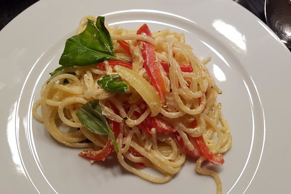 Spaghetti mit karamellisierten Zwiebeln und Paprika