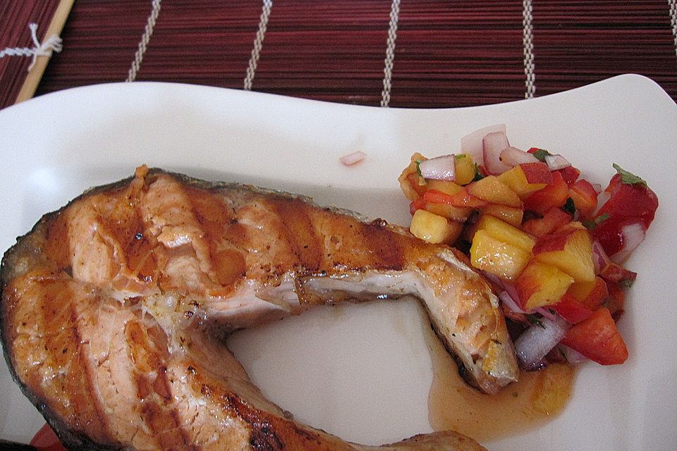 Gegrillter Fisch mit scharfer Pfirsich Salsa