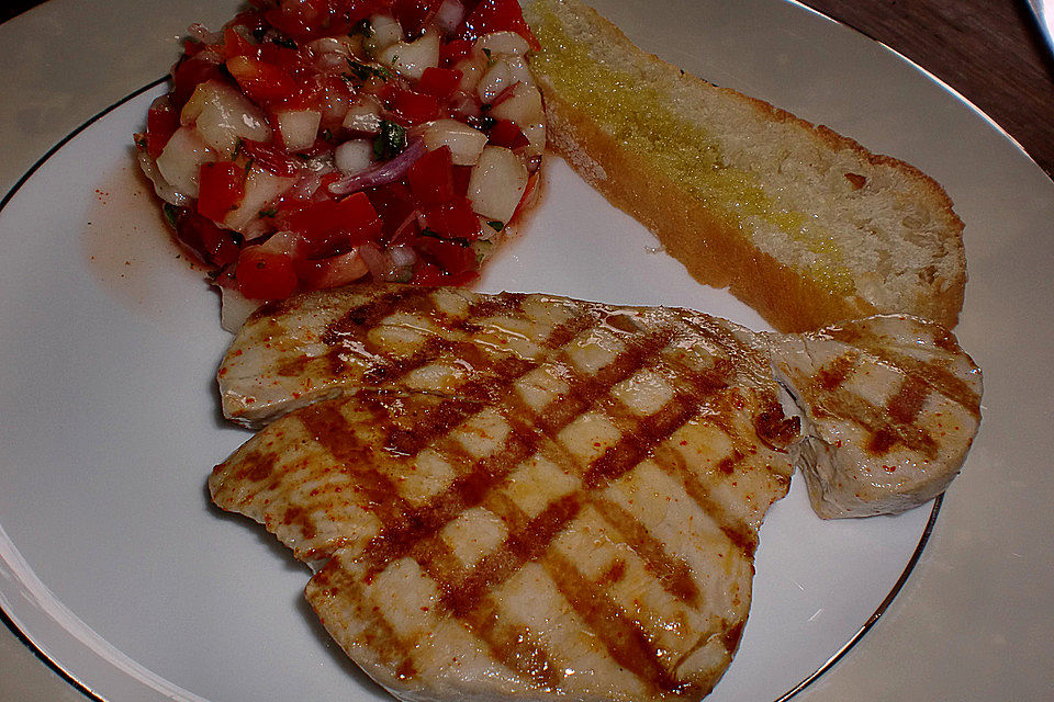 Gegrillter Fisch mit scharfer Pfirsich Salsa