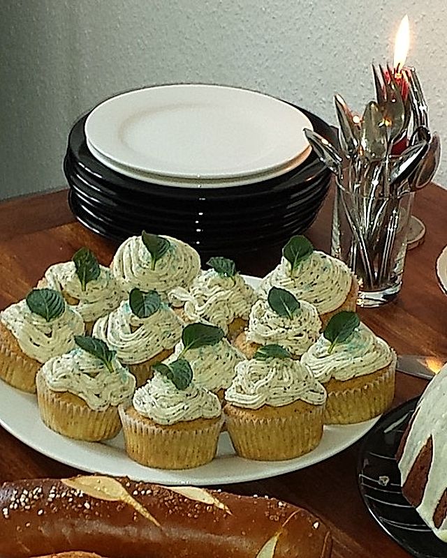 Mandel Cupcakes mit Lavendelcreme