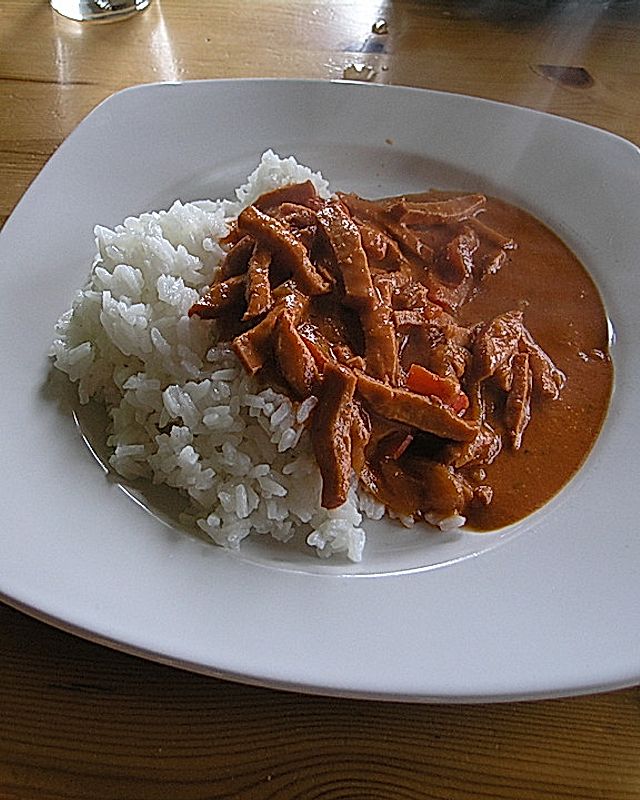 Paprika-Fleischwurstsoße mit Reis