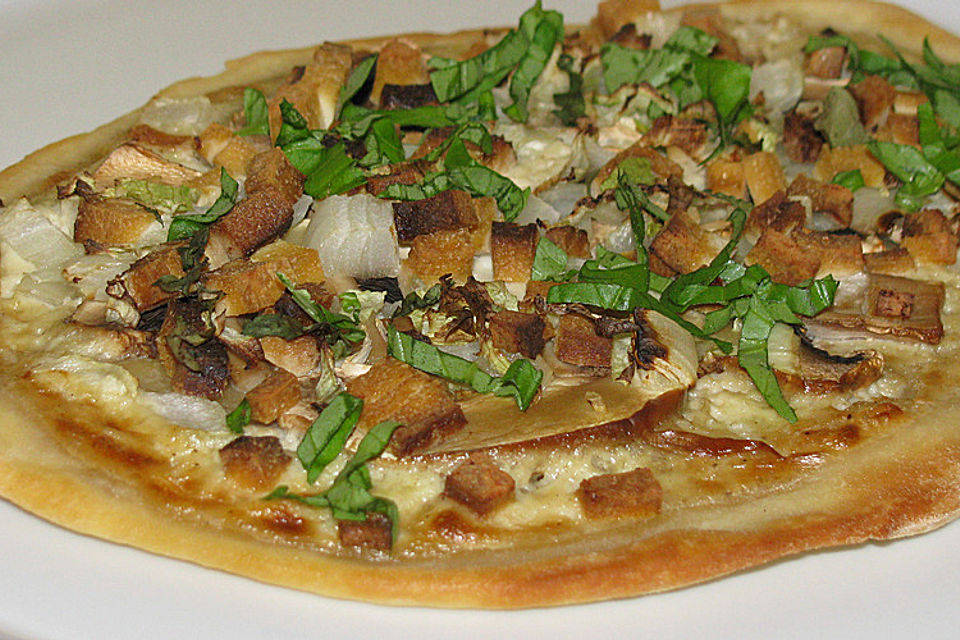 Flammkuchen vegan mit Räuchertofu und Cashewmus