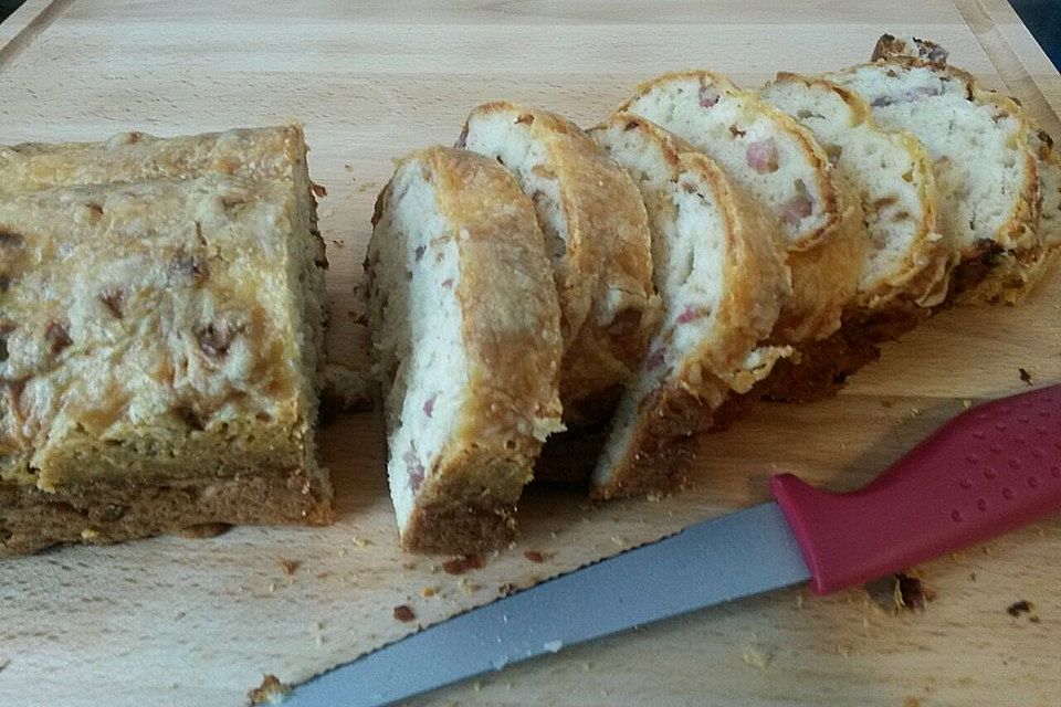 Zwiebelbrot mit Speck und Käse