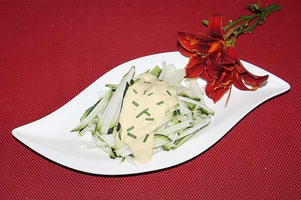 Zucchini-Salat mit Dickmilch-Senf-Dressing