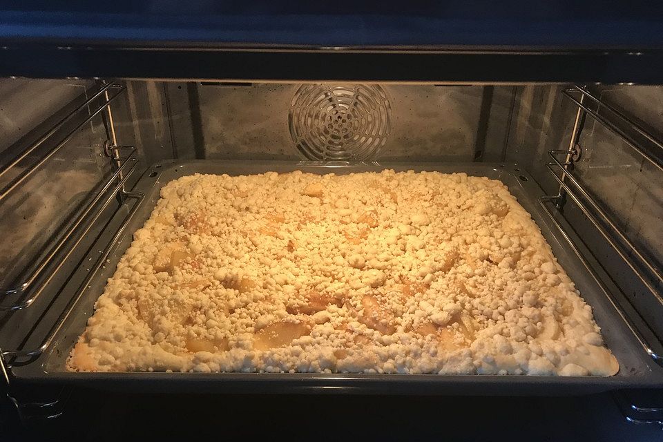 Streusel Apfel Blechkuchen