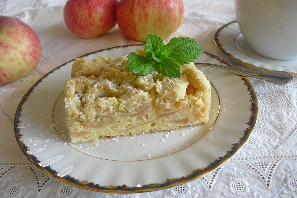 Streusel Apfel Blechkuchen