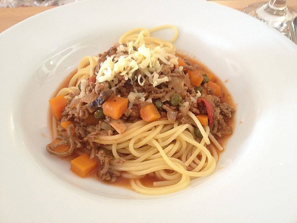Spaghetti Bolognese mit Kapern, Oliven, Champignons von JoanCarroll ...