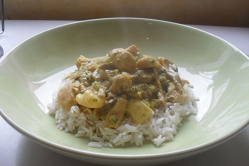 Hähnchencurry mit Gemüse und Pilzen