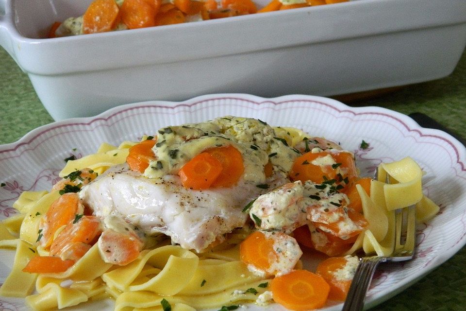 Rotbarsch-Filet mit Möhren und Senfcreme