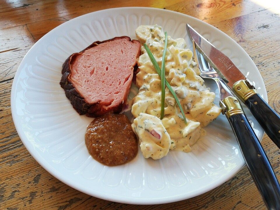 Kartoffelsalat mit Kräuter-Remoulade, Joghurt und Salatgurke von ...