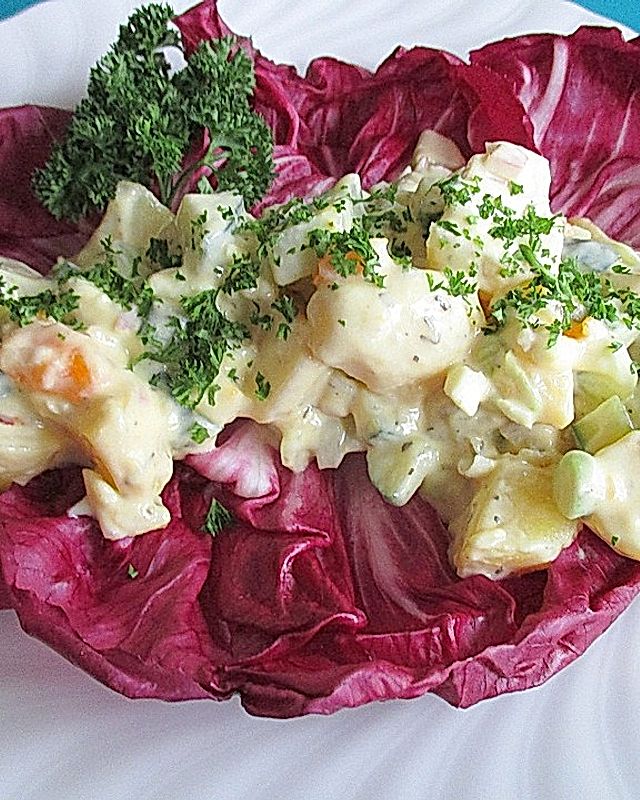 Kartoffelsalat mit Kräuter-Remoulade, Joghurt und Salatgurke