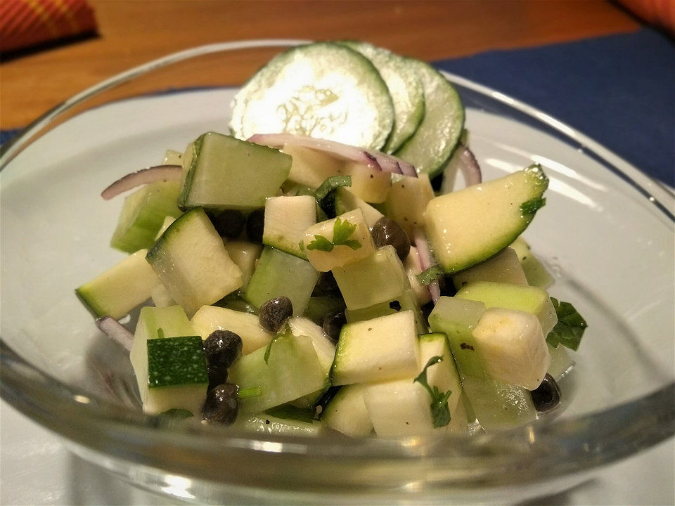 Zucchini-Gurken-Salat mit Kapern von caipiri| Chefkoch
