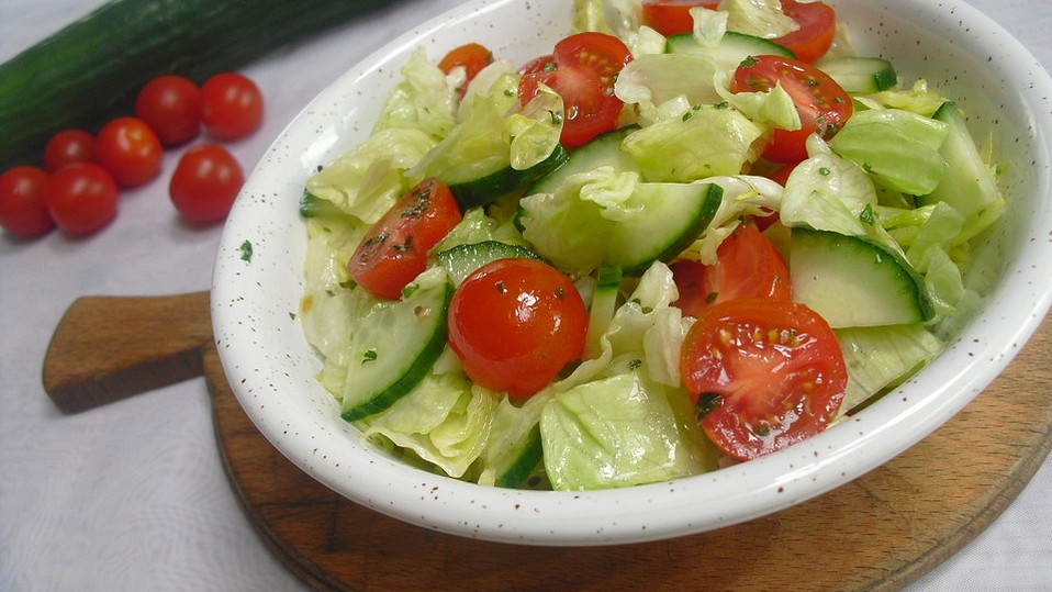 Eisberg-Tomaten-Gurken-Salat von Jasmin-Petra-Wenzel