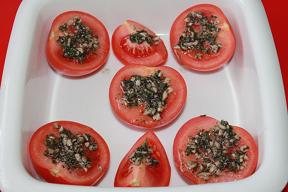 Tomaten mit Kräuter-Sonnenblumen-Marinade