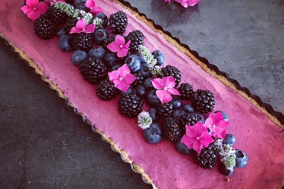 Brombeer-Mousse-Tarte mit Amarettini