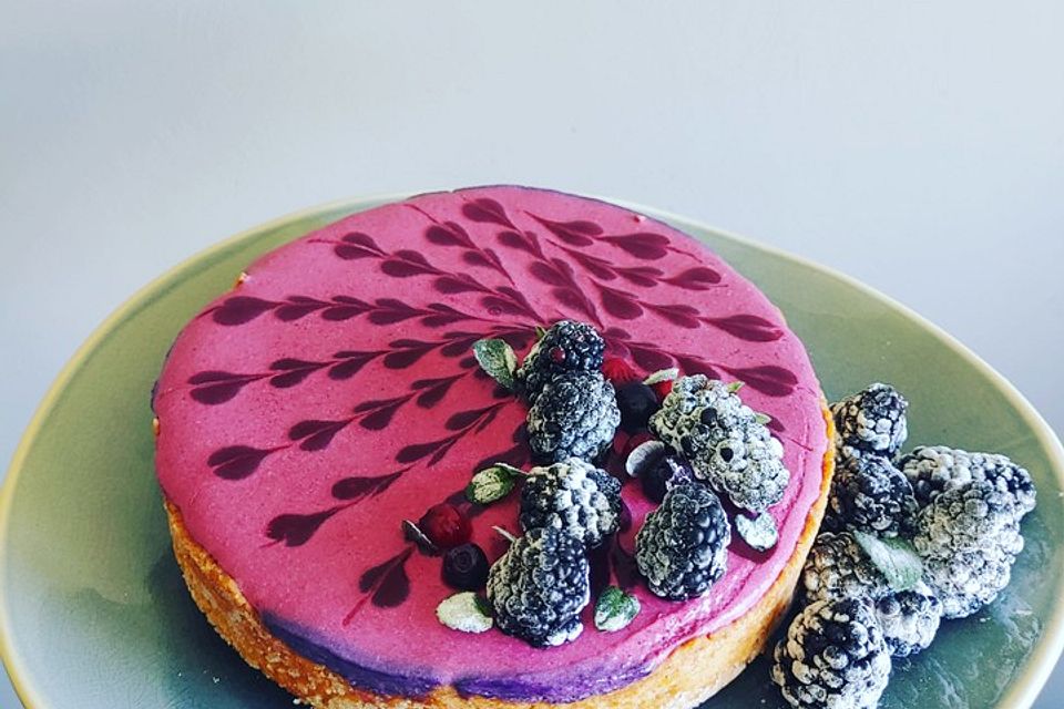 Brombeer-Mousse-Tarte mit Amarettini