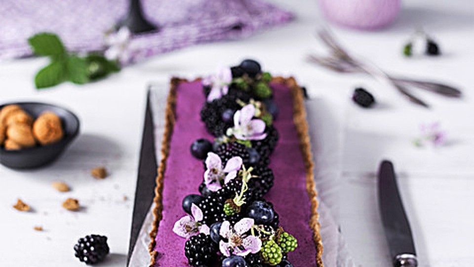 Brombeer-Mousse-Tarte mit Amarettini