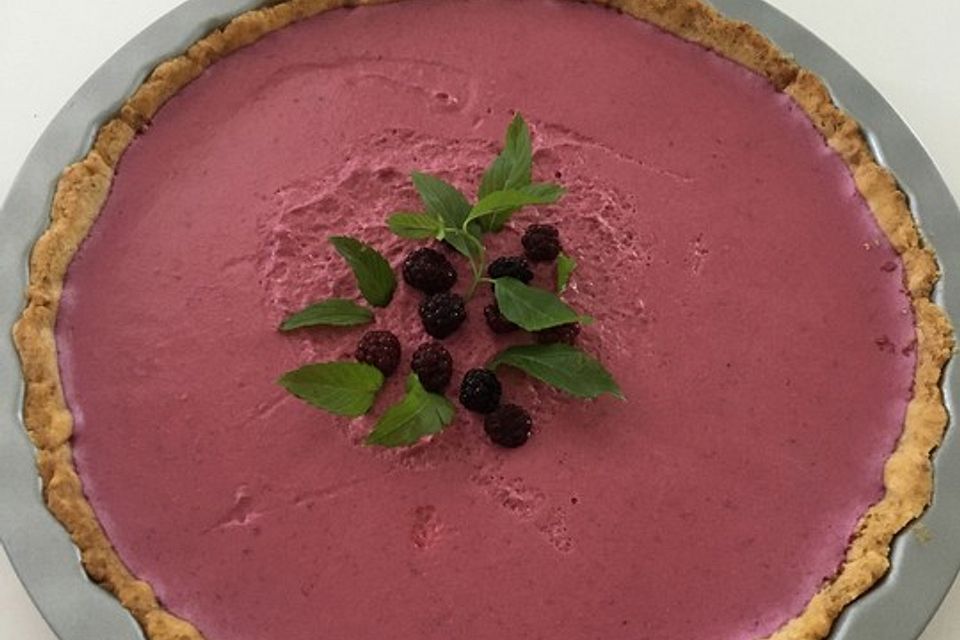 Brombeer-Mousse-Tarte mit Amarettini