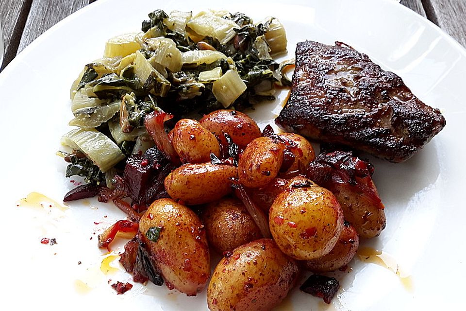 Bratkartoffeln mit Roter Bete und Patatas Bravas-Gewürz