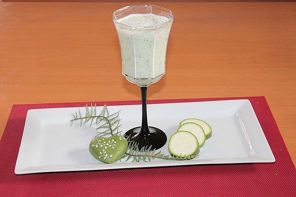 Zucchini-Apfel-Zitronenmelisse-Shake