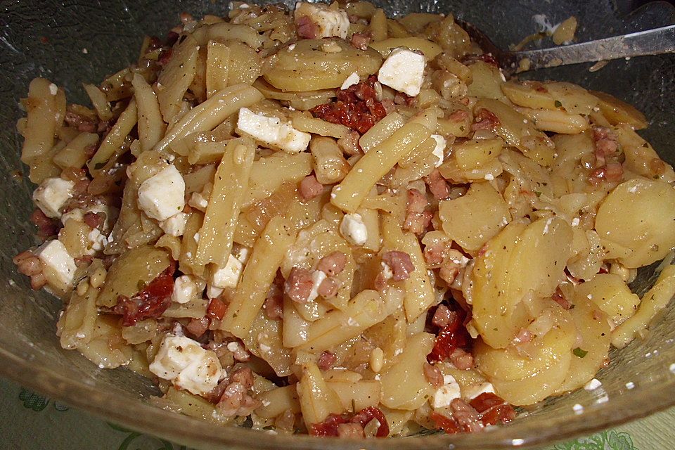 Warmer Kartoffelsalat mit Bohnen und Schafskäse