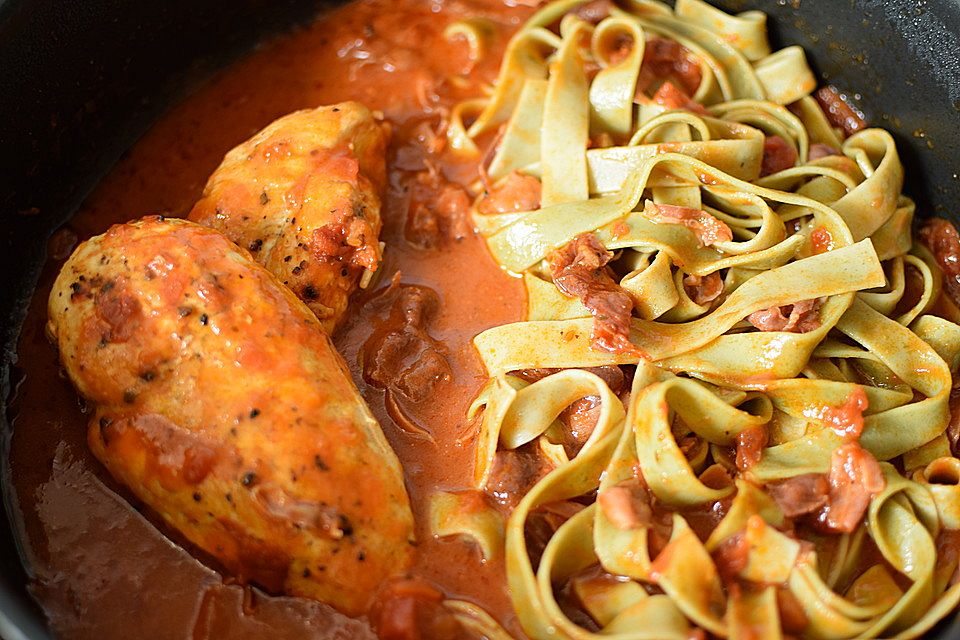 Putenschnitzel an Parma-Tomaten-Sauce