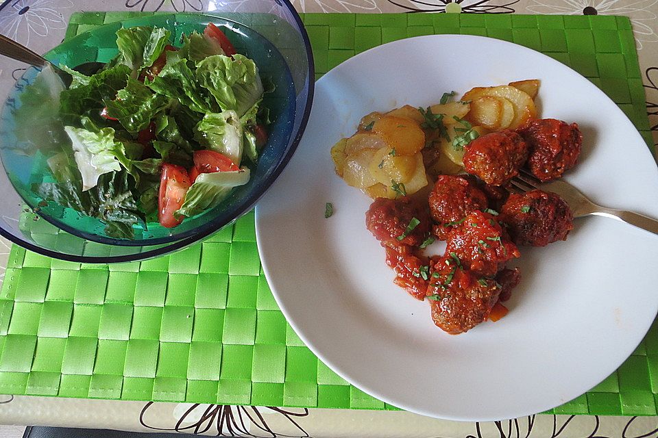 Fleischbällchen mit selbstgemachten Pappardelle