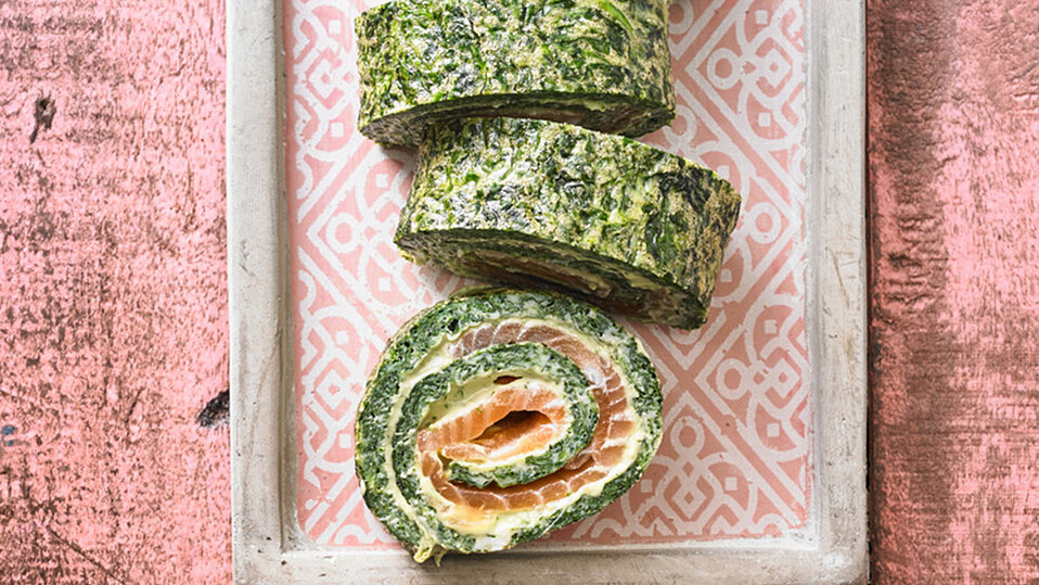 lachs-spinat-rolle-mit-cashew-avocado-salat