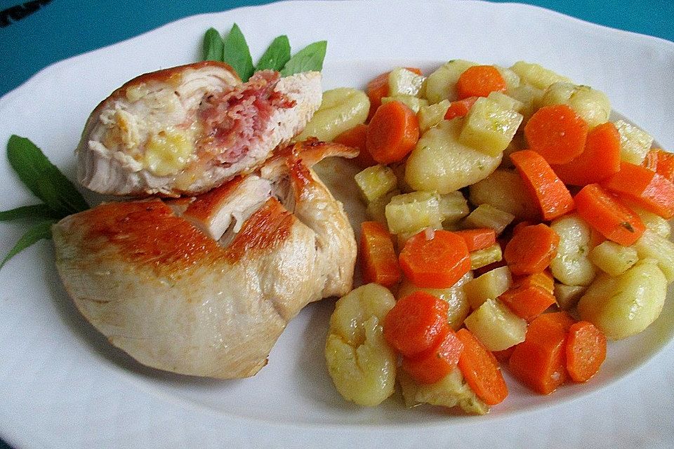 Gefüllte Putenbrust-Filets mit Gnocchi-Gemüsepfanne