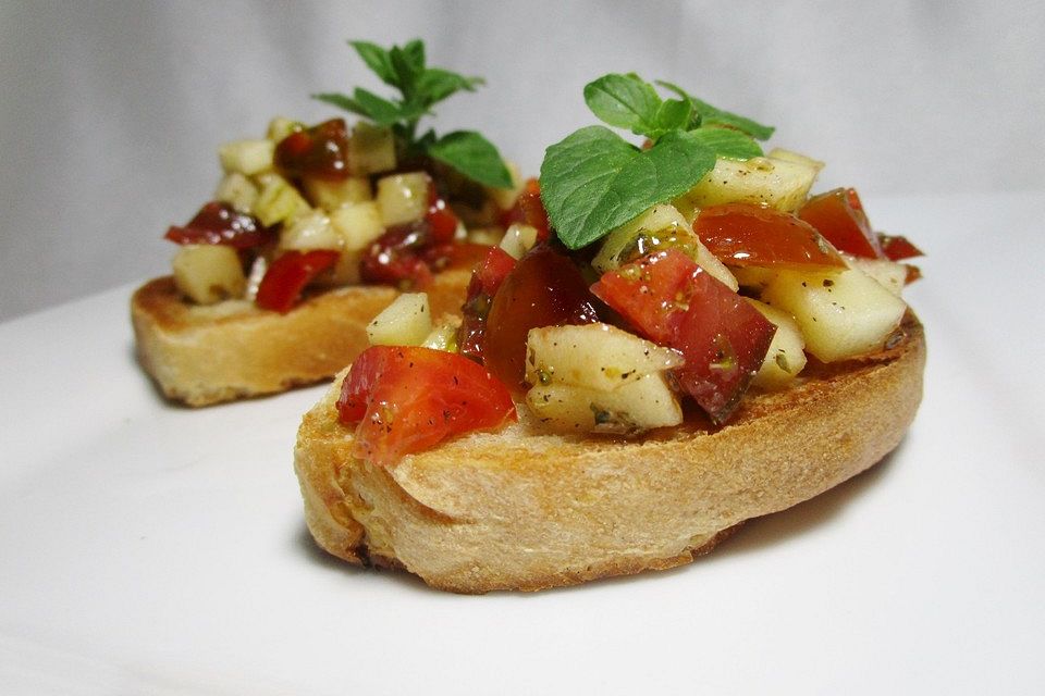 Apfel-Tomaten-Bruschetta