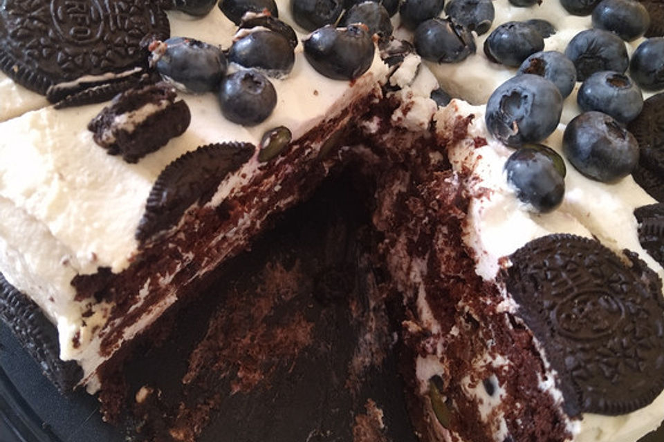 Heidelbeer-Quark-Torte mit Oreo- und Brownieboden