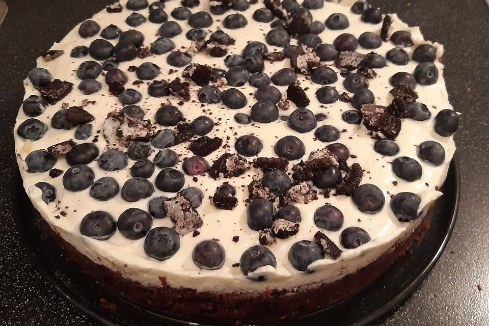 Heidelbeer-Quark-Torte mit Oreo- und Brownieboden