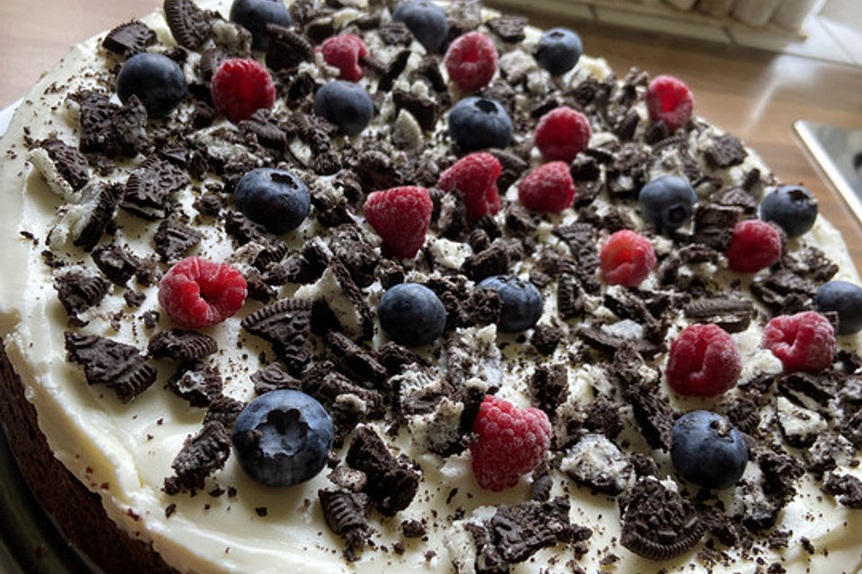 Heidelbeer-Quark-Torte mit Oreo- und Brownieboden