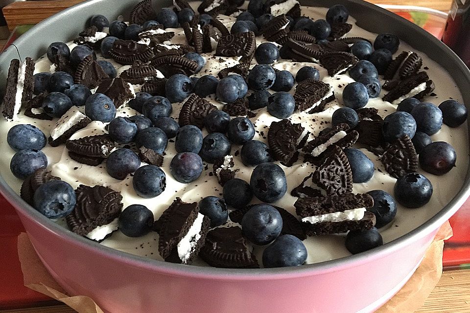 Heidelbeer-Quark-Torte mit Oreo- und Brownieboden