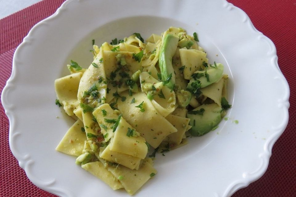 Cremige Avocado-Pasta