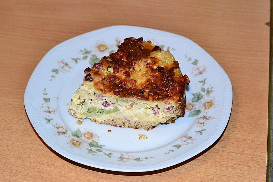 Low Carb Quiche mit Schinken, Blumenkohl und Brokkoli