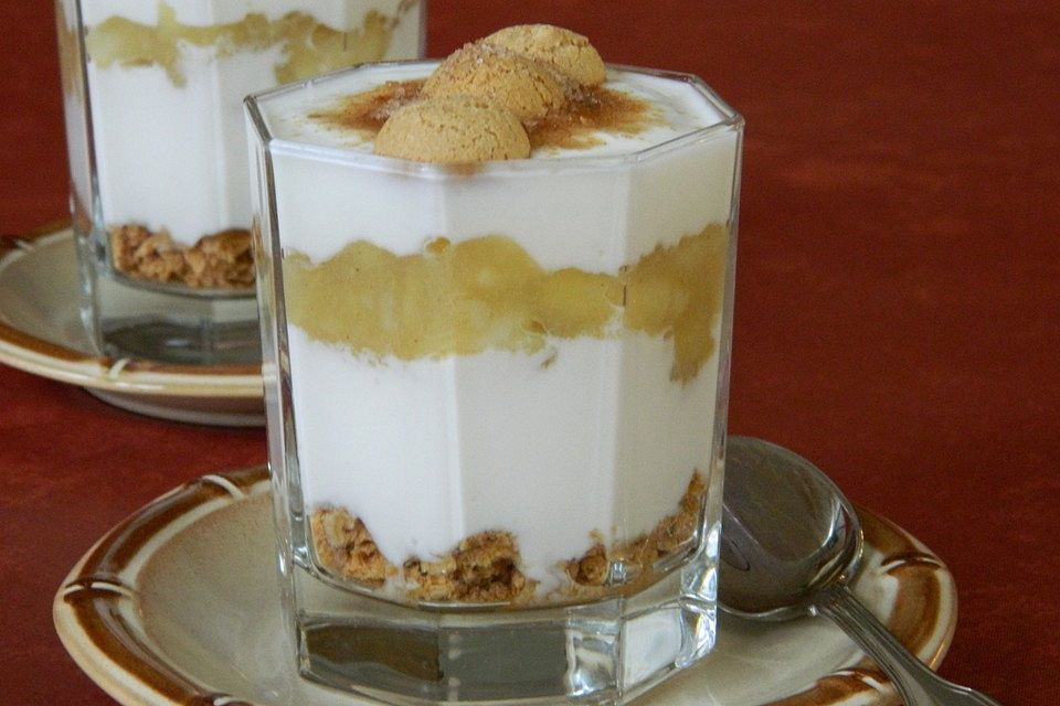 Apfel-Dickmilch-Trifle mit Amarettini