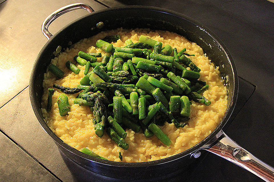 Risotto mit grünem Spargel