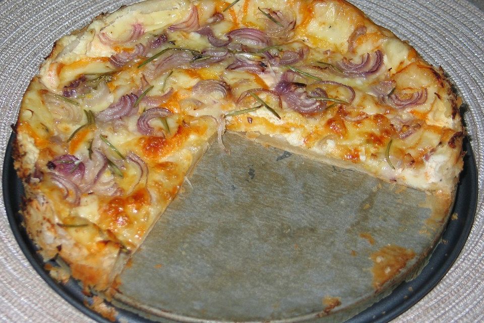 Käse-Zwiebel-Tarte mit Rosmarin