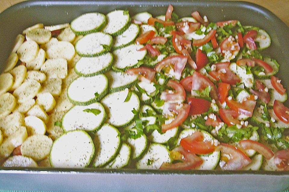 Kartoffeln und Zucchini aus dem Backrohr